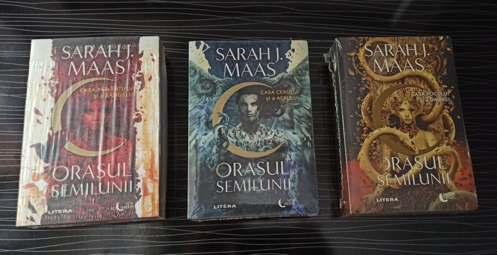 Seria Orasul Semilunii noua in tipla