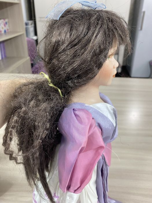 Фарфоровая кукла