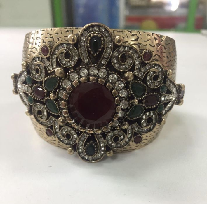 Продается брослеты