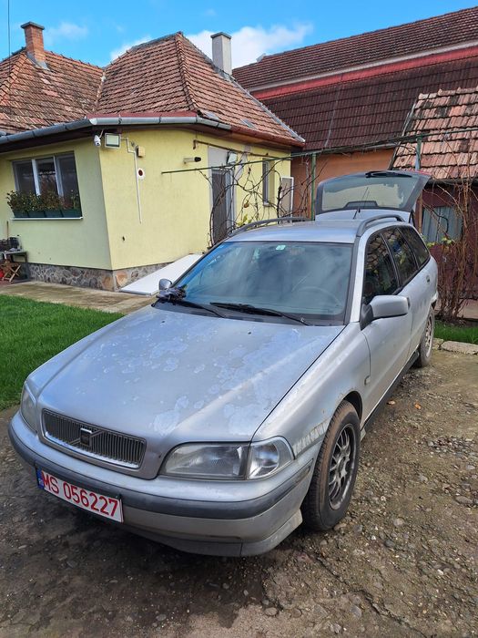 Volvo v40 an fabricatie 1998/ Benzina