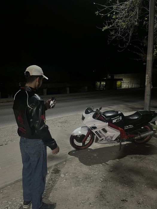 Срочно денги нужныКавасаки 250 2целиндр