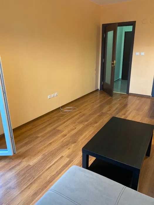 Двустаен апартамент в Люлин 8