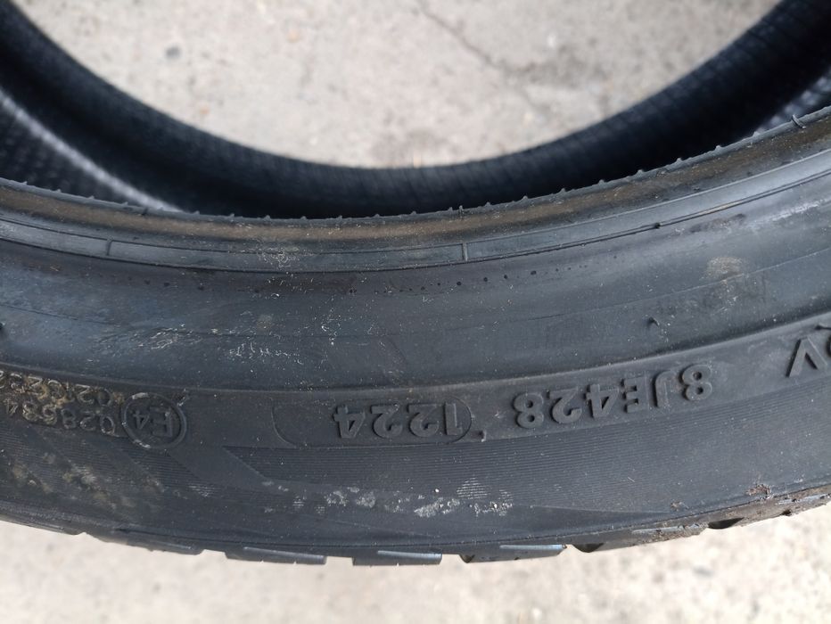 2 anvelope NOI M+S Vredestein 255/35 R21 dot 1224