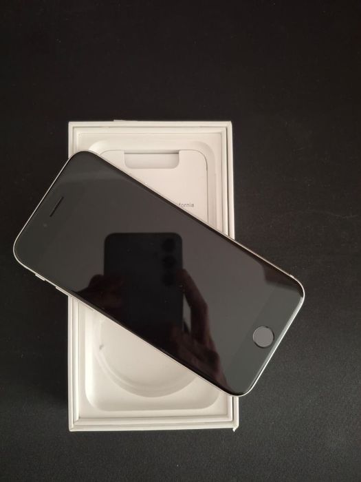 iPhone se 2022 с коробкой