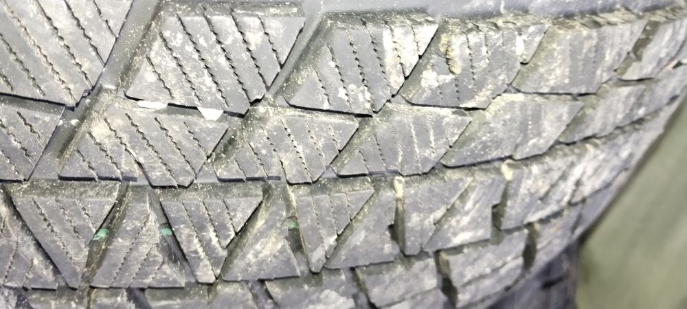 Шины зимние Б.у в отличном состоянии