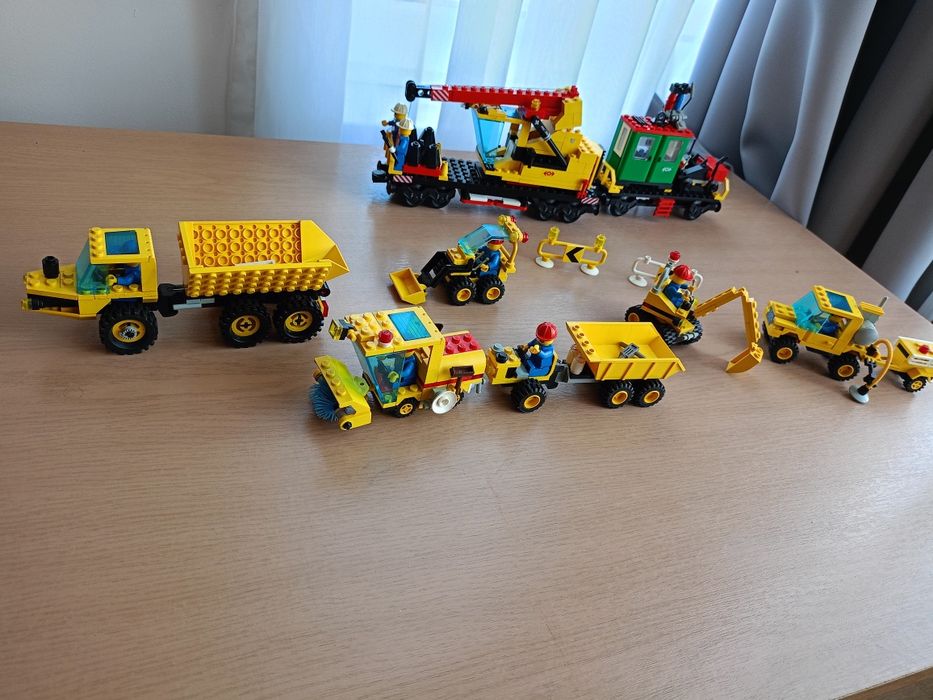 Продавам Лего ремонтна серия багер влак самосвал кран  чистач улици