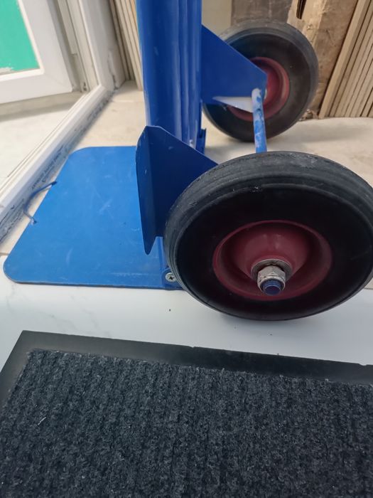 Продам тачка синий.