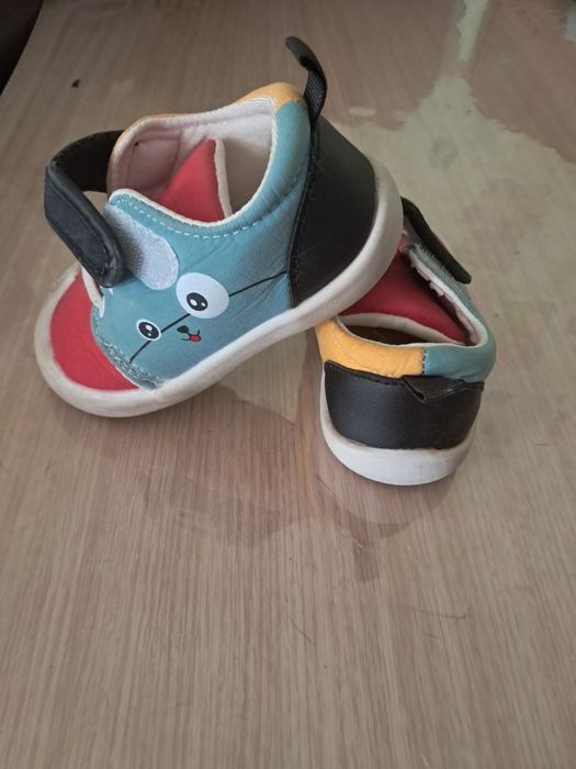 Продам детские ботиночки