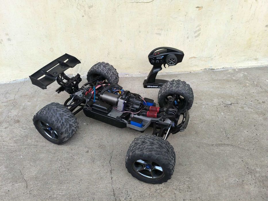 Automodel Traxxas E-Revo brushless (Hpi, Arrma)
