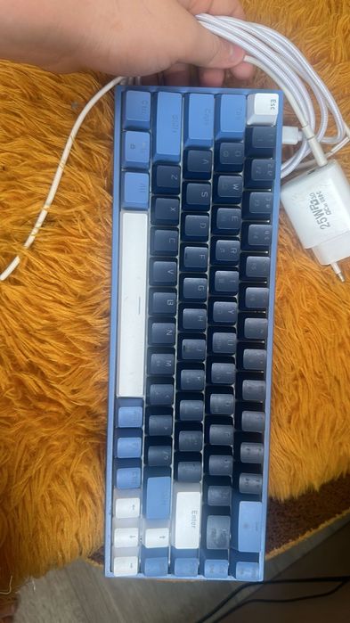 Продам клавиатуру