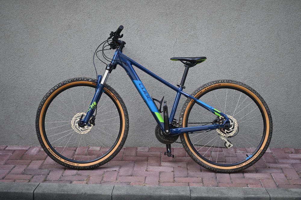 Bicicleta Cube Aim Race 27.5" - ca nouă, ideală statură mică