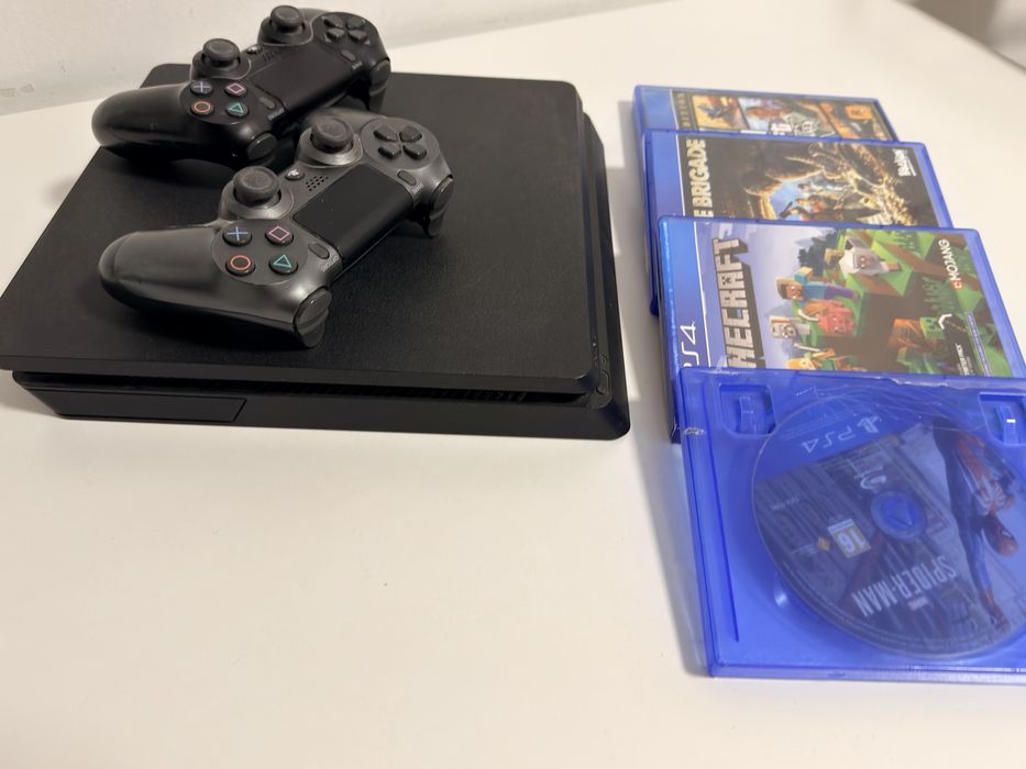 Playstation 4 cu 2 console si 4 jocuri