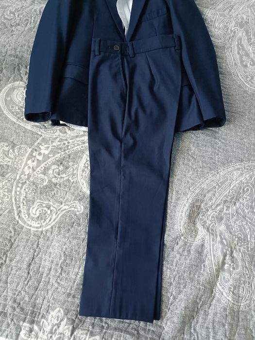 Продам школьный костюм