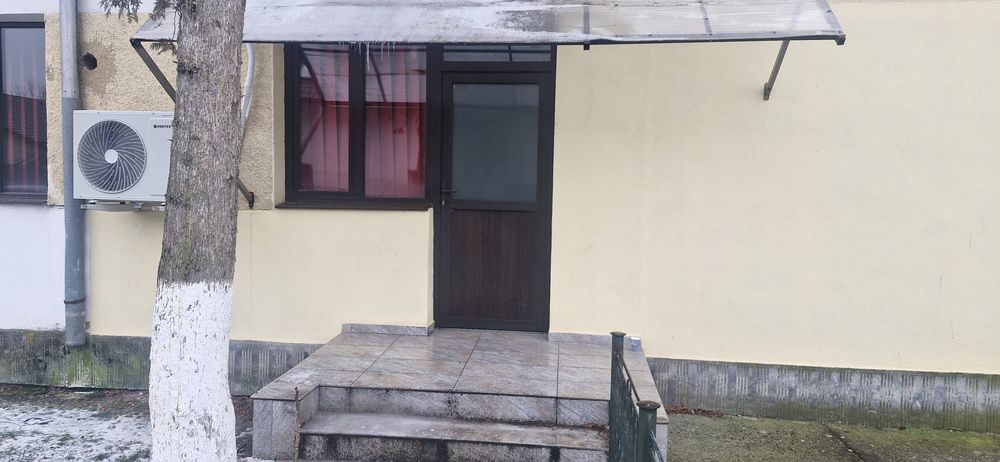 Inchiriez apartament 3 camere parter