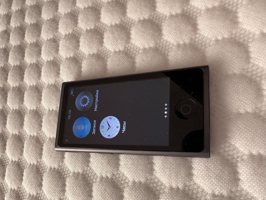 Apple iPod nano 7-го поколения, объёмом 16 ГБ.