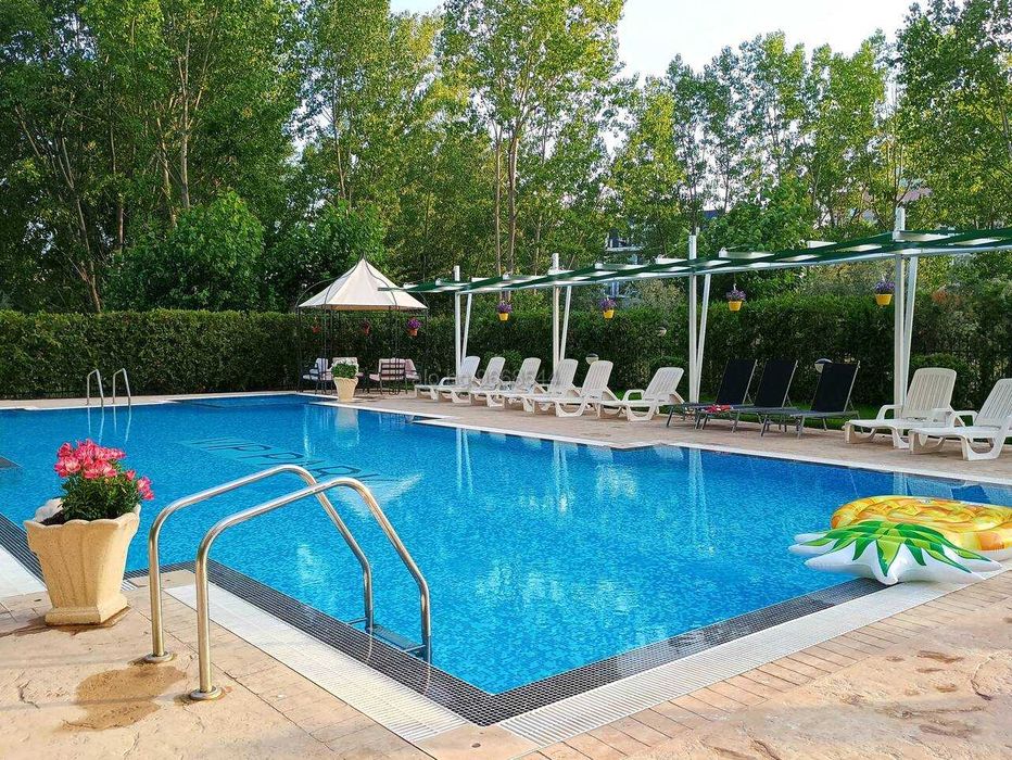 ТОП НАЕМ / Апартамент с  веранда на 100 метра от плажа с басейн, Плаза