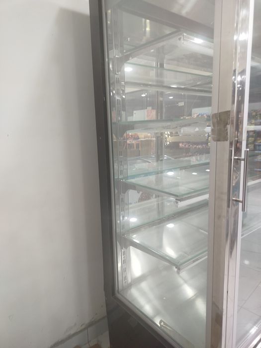 Витрина холодильник 220В