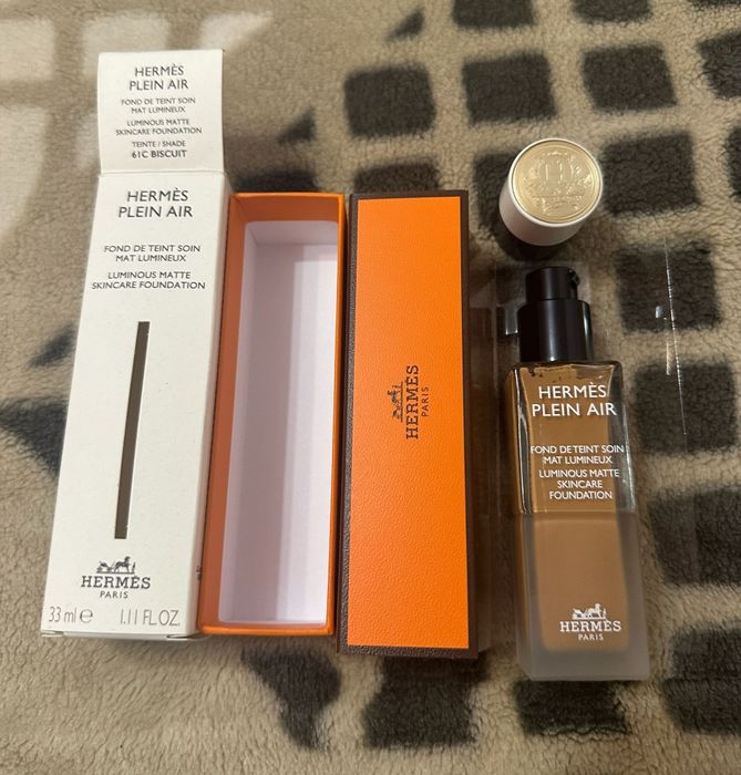 Hermès Plein Air - Fond de teint soin mat lumineux 61C Biscuit