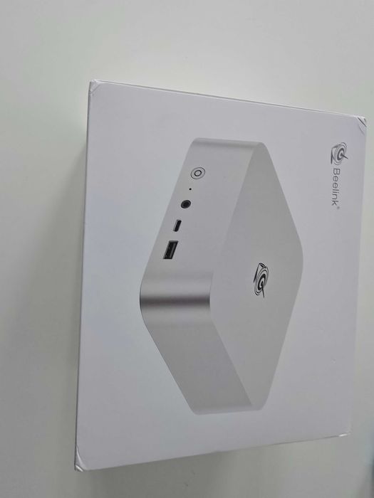 Mini PC Beelink SER8 Ryzen 7 8845HS, 32GB RAM, 1TB SSD, nefolosit, garanție 2028
