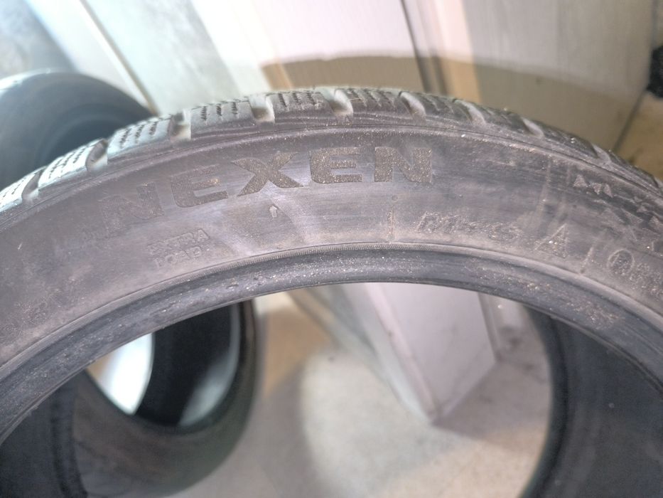 Продавам два броя зимни гуми.NEXEN -245/40/19