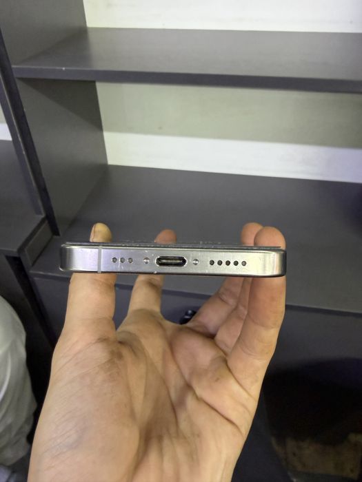 iPhone 16 pro silver