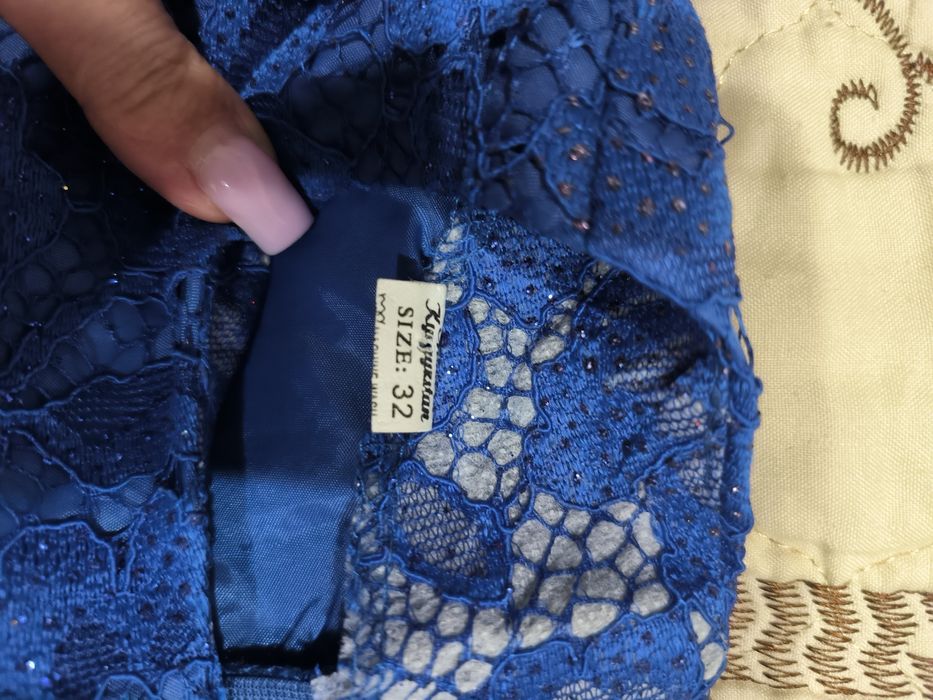 Отдам за шоколадку платья