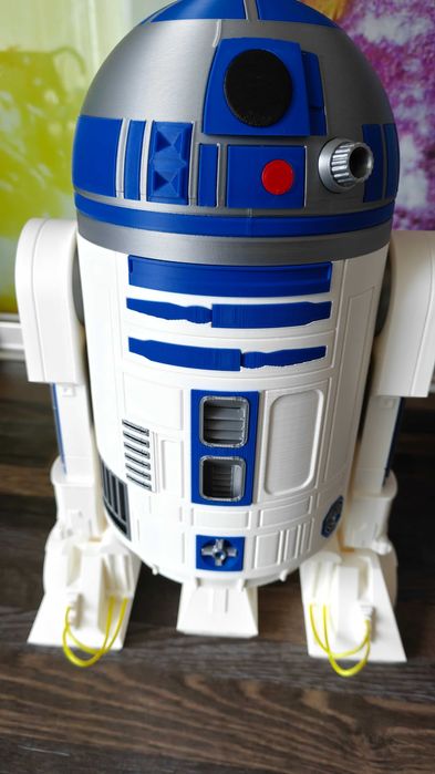 3D принтиран модел R2-D2 от Star Wars – височина 32 см