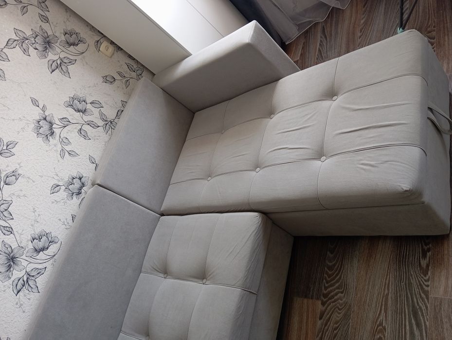 Продам угловой диван 285×70 см