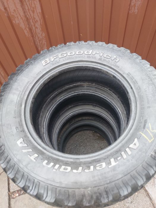 Комплект  покрышек