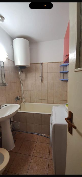 Închiriez garsoniera