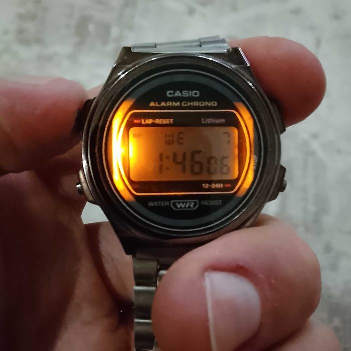 Продаю часы CASIO с подсветкой в темноте