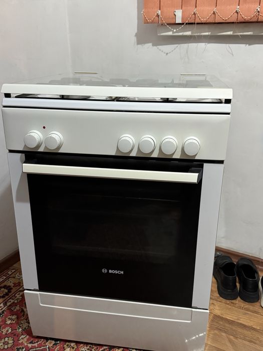 Газовая плита фирмы BOSCH, электрическая духовка В ОТЛИЧНОМ СОСТОЯНИИ