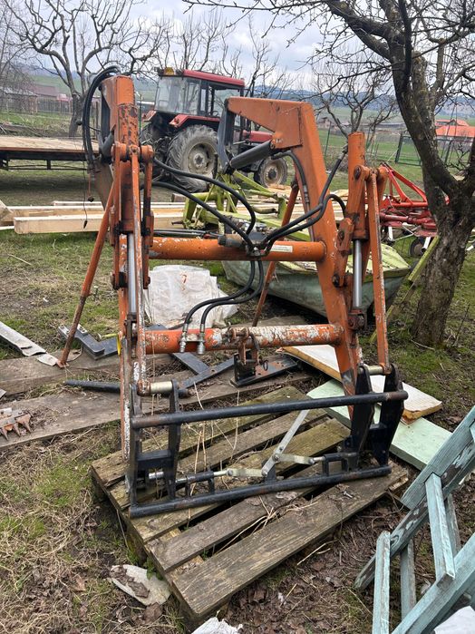 Încărcător frontal STOLL