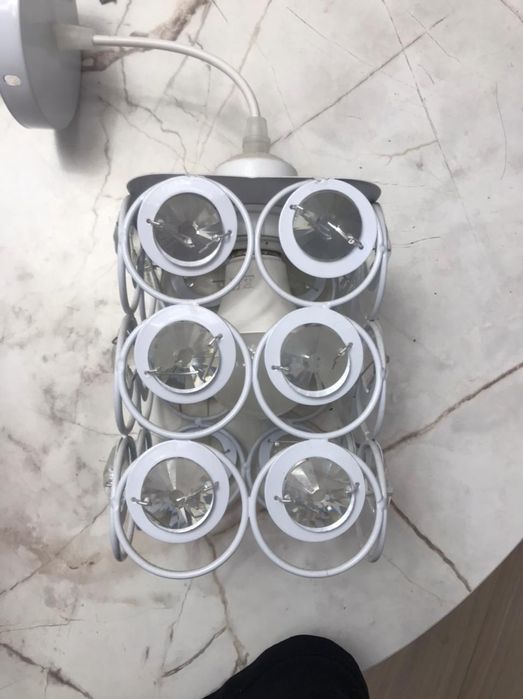 Продам    люстру