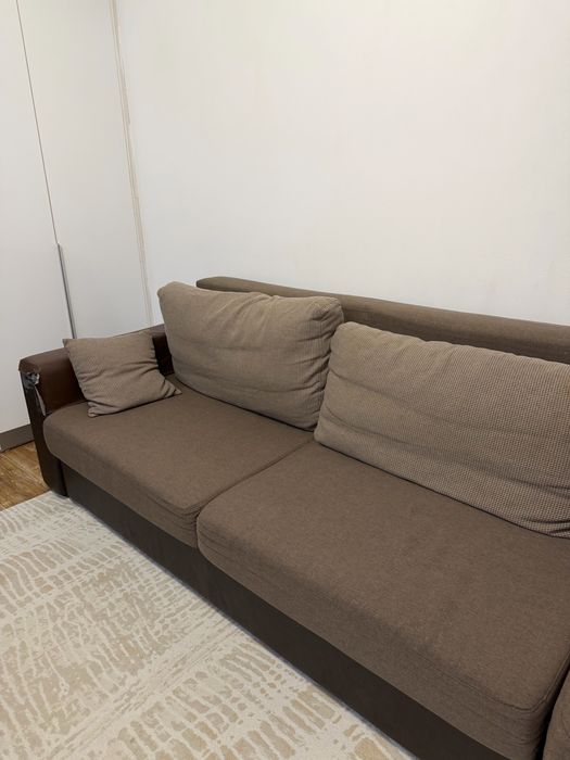 Продам Диван 3 метра в хорошем состоянии.