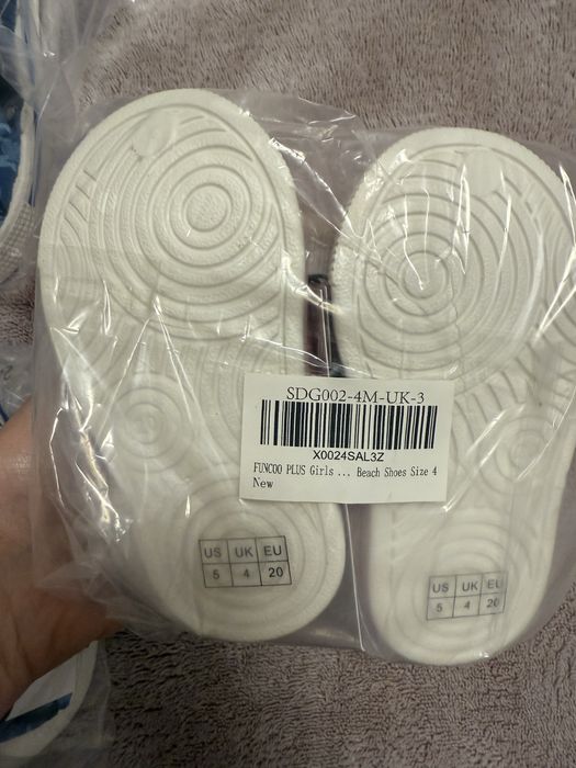 Papuci noi marimea 20