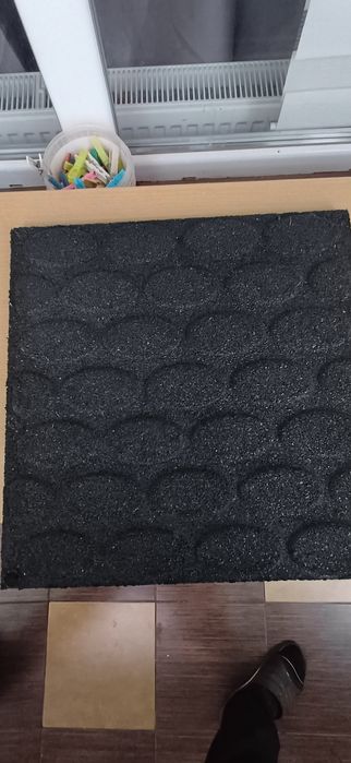 Декоративни гумени плочи 39/39/1.5см.