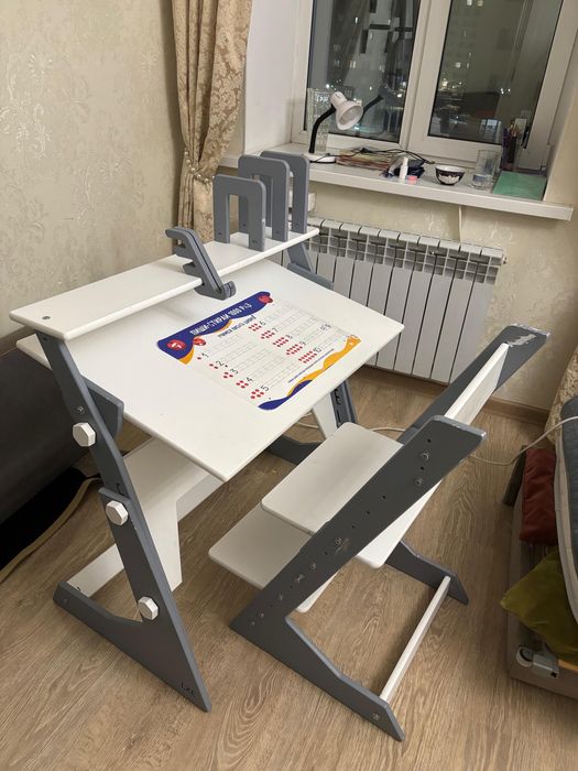 Парта для школьница