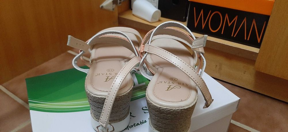 Дамски сандали с платформа