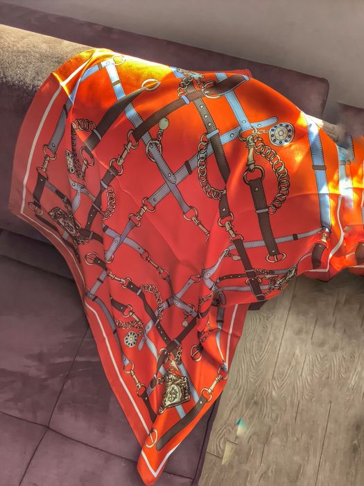 Сатенени ефирни шалове, красиви ластици-гривни за коса