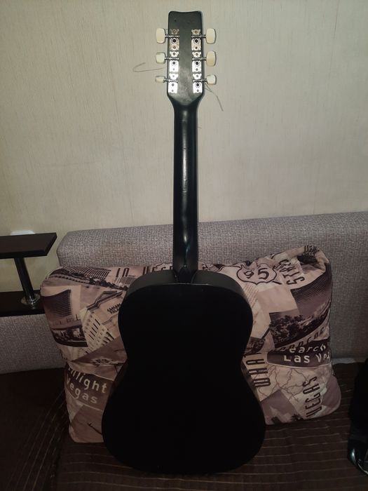 Акустическая гитара