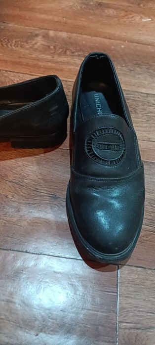 Стильные черные лоферы