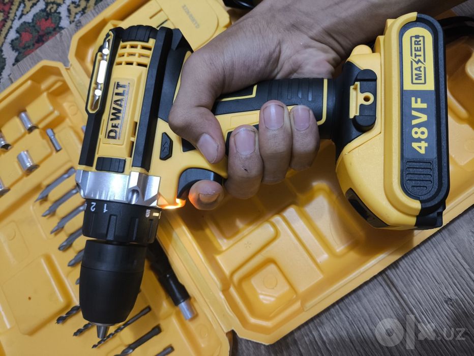 Шуруповёрт DeWALT shurupovert