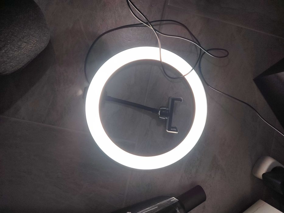 Продавам ЛЕД ринг лампа
