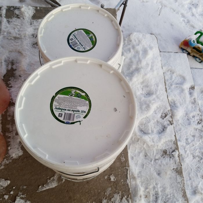 Ведро 10 литров пластмасовая.