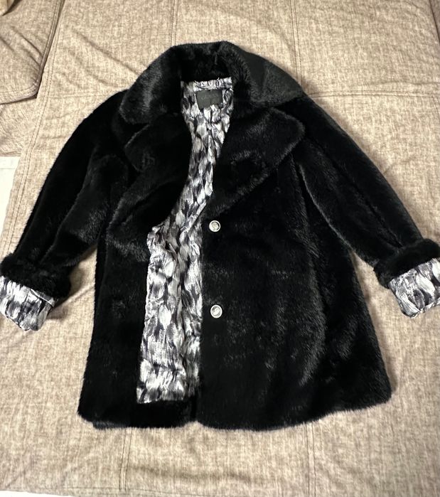 Palton blana sintetica Guess