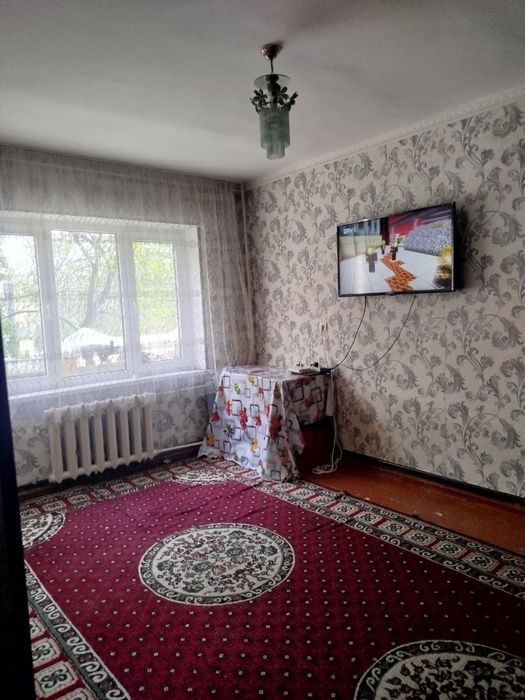 1 honali uy sotiladi  Chilonzor tuman  cho’ponota kochasi 8 dom