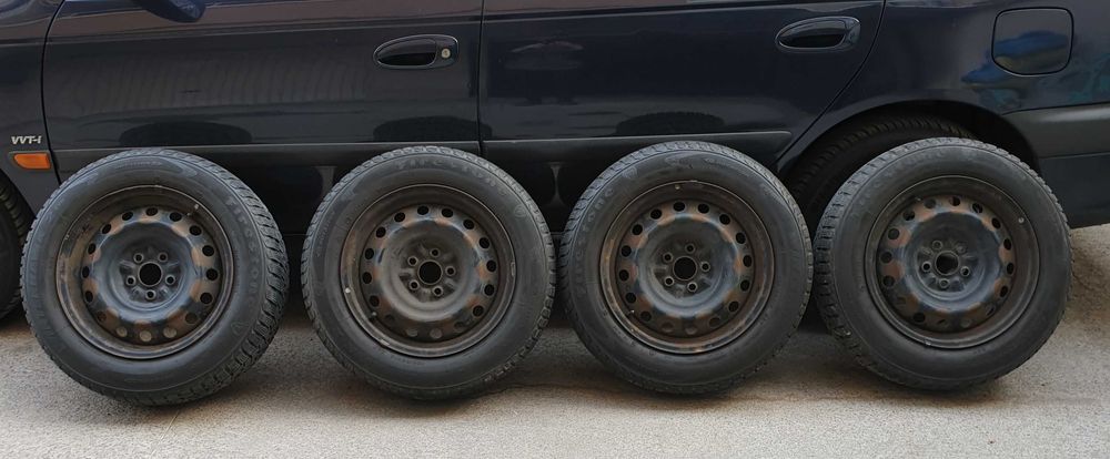 Джанти с гуми Тойота 15"-5×100+2 комплекта ориг. тасове и 20бр. гайки