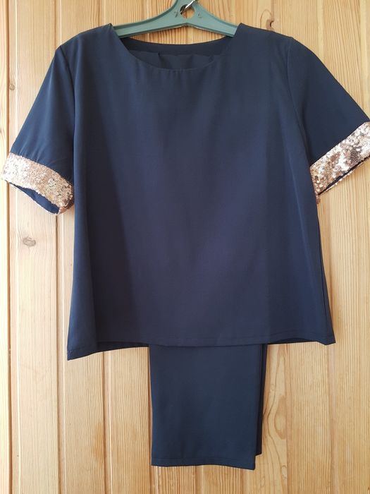 Женский брючный костюм