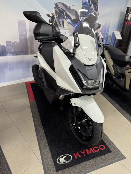 Scuter Kymko Skytown 125 plus echipament moto